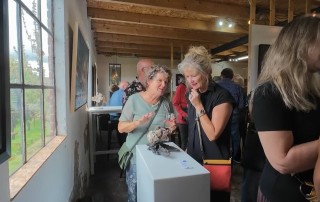 drukke opening expo Nieuwe Smederij Ferwert